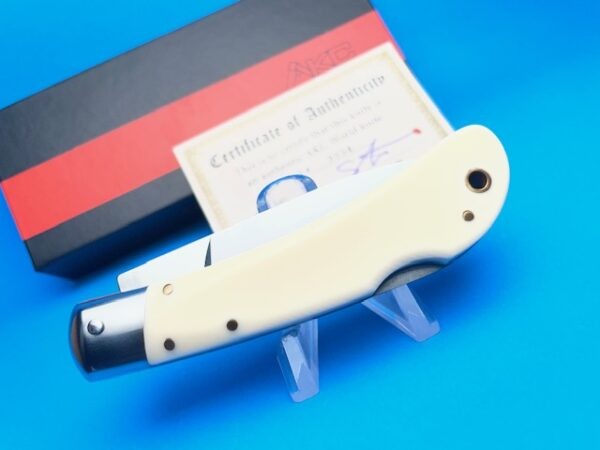 Switchblade Knives With its origin in 15th century medieval Italy, the ideal multipurpose EDC gadget of Switchblade Knives is available in assorted designs of folded, and fixed-built or OTF. For more visit: https://www.myswitchblade.com/ by Myswitchblade