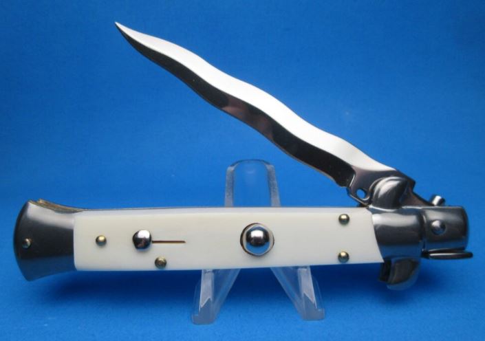 Frank B stiletto switchblade Do you want to consider the best portable and razor-sharp stiletto switchblades available with protective covering? For more visit: https://www.myswitchblade.com/product-category/9-italian-stiletto-switchblades/ by Myswitchblade