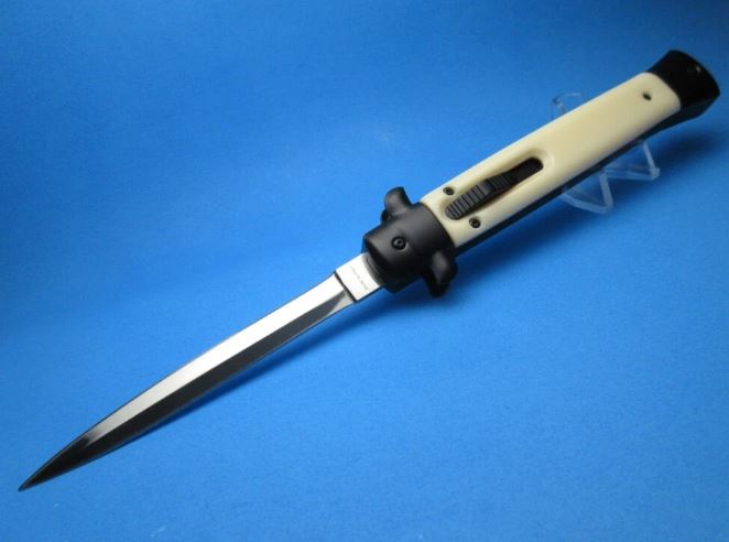 Switch blades Choose the extremely portable and lightweight best-in-class Switch blades that have their source in medieval Italy of the 15th century.  For more details, visit: https://www.myswitchblade.com/ by Myswitchblade