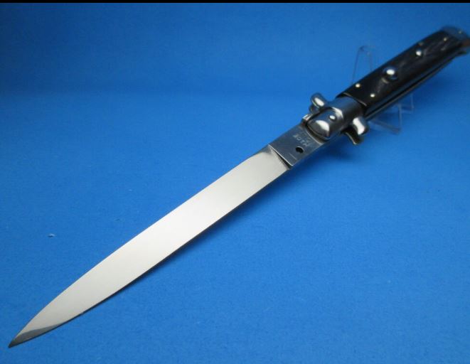 Switchblade Knives With its origin in 15th century medieval Italy, the ideal multipurpose EDC gadget of Switchblade Knives is available in assorted designs of folded, and fixed-built or OTF. For more visit: https://www.myswitchblade.com/ by Myswitchblade