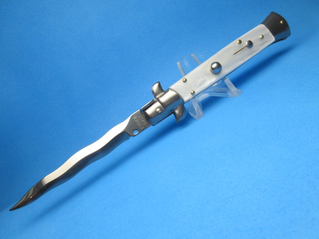 Frank B stiletto switchblade Choose the best-in-class 9” Frank B stiletto switchblade, handcrafted by the old-school knife experts of AKC, Frank Beltrame, Angelo Campolin, and others.  For more visit: https://www.myswitchblade.com/product-category/9-italian-stiletto-switchblades/ by Myswitchblade