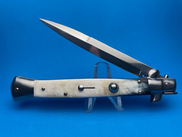 Frank Beltrame Switchblades  Choose the top-of-the-line Frank Beltrame Switchblades that are handcrafted in Maniago, Italy by old-school knife masters such as Frank Beltrame. For more visit: https://www.myswitchblade.com/product-category/11-italian-stiletto-switchblades/ by Myswitchblade