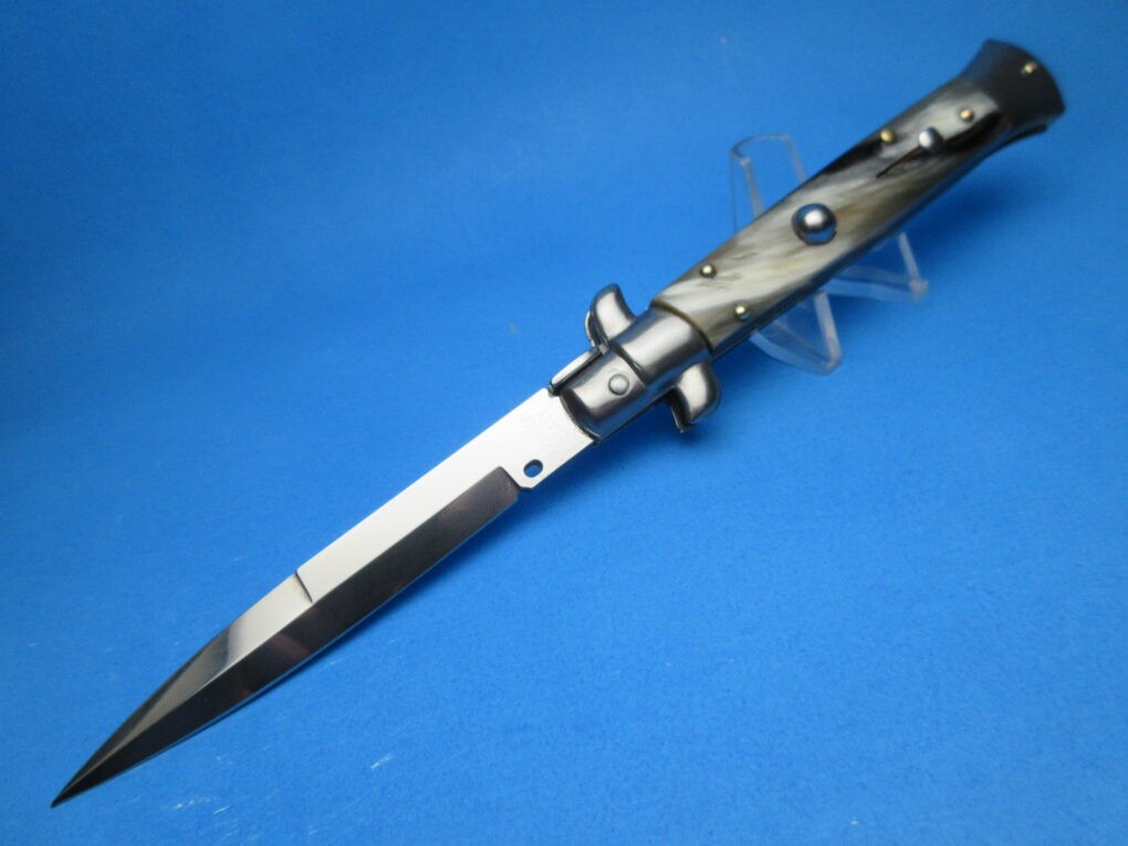 Stiletto Switchblades With its origin in 15th century medieval Italy, the perfect multipurpose EDC gadget of Stiletto Switchblades comes in assorted designs of fixed or OTF, and folded versions. For more visit: https://www.myswitchblade.com/ by Myswitchblade