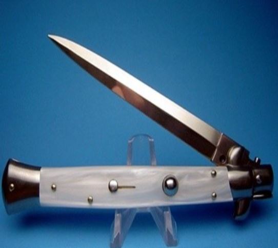 Switch blades Choose the extremely portable and lightweight best-in-class Switch blades that have their source in medieval Italy of the 15th century. For more visit: https://www.myswitchblade.com/ by Myswitchblade