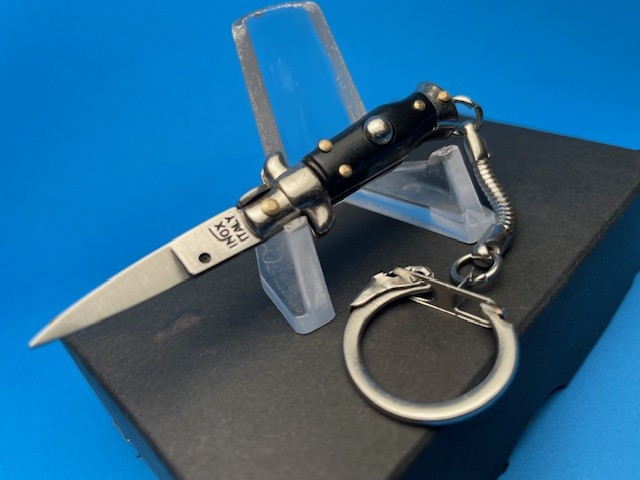 Switchblade Find the top-of-the-line EDC (every-day carry) gadget of Switchbladethat proves to be ideal for the commoners, along with military personnel, police authorities. For more visit: https://www.myswitchblade.com/ by Myswitchblade