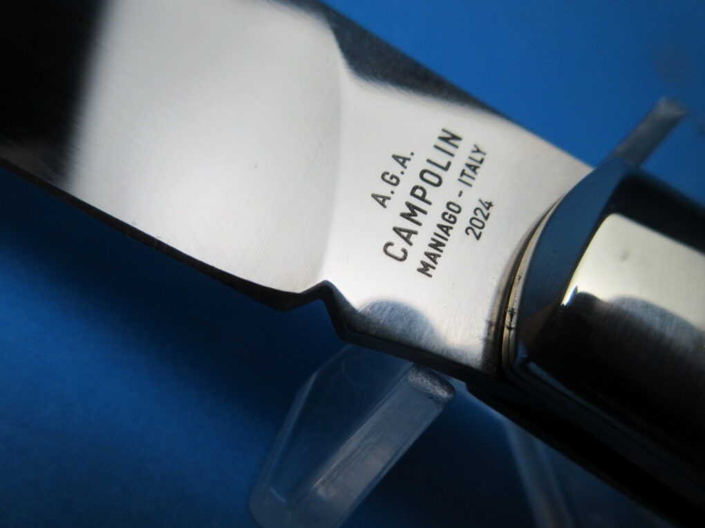 Switchblade knife Available with a sleek handle, and ergonomic grip, the dagger-like Switchblade knife from MySwitchblade comes in diverse styles, sizes, shapes, colours, and rates. For more visit: https://www.myswitchblade.com/ by Myswitchblade