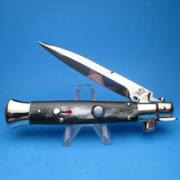 Waist Latama Switchblade MySwitchblade comes with cutting-edge Waist Latama switchblades that are available in both classic and elegant designs. They are fabricated with superior-quality materials for safer usage. For more visit: https://www.myswitchblade.com/ by Myswitchblade