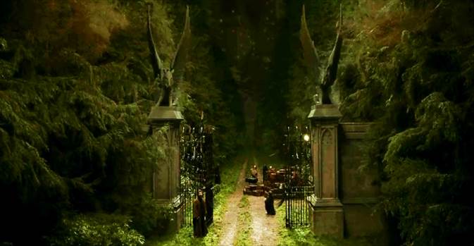 gates.png by Seductive Hogwarts Mule