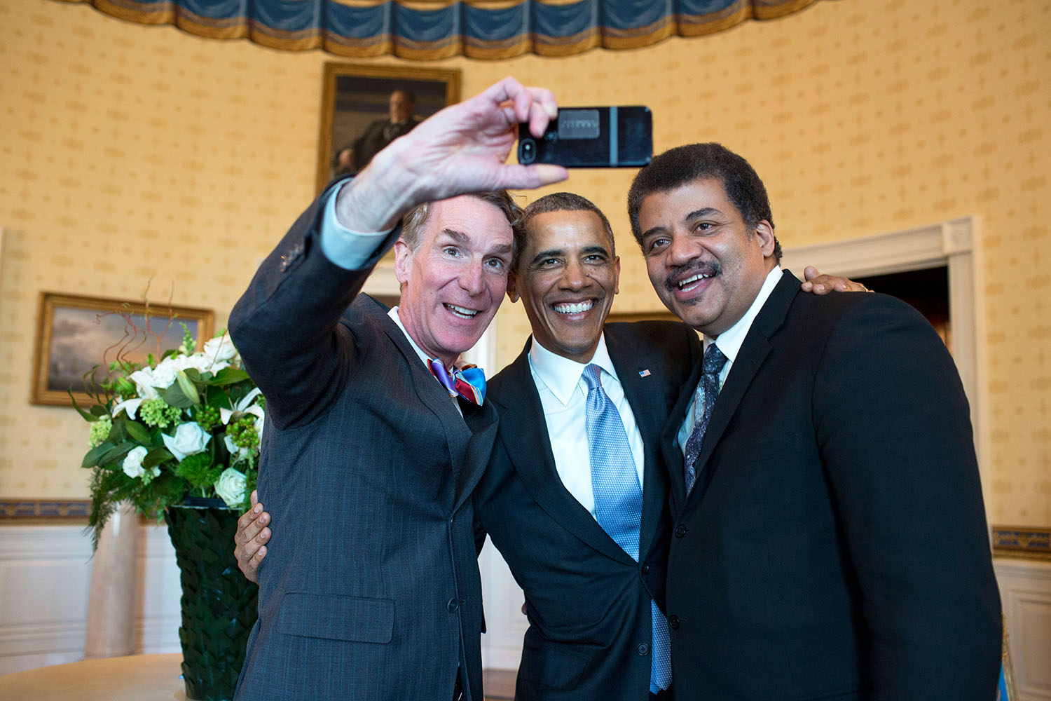 Bill_Nye_Barack_Obama_and_Neil_deGrasse_Tyson_selfie_2014.jpg  by Acef Ebrahimi