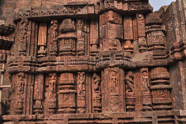 Monuments: Sun Temple Konark, Orissa (India) Richly carved sculptures of dancers at Konark Sun Temple, Bhubaneswar, Orissa, (India) by Anil Sharma Photography