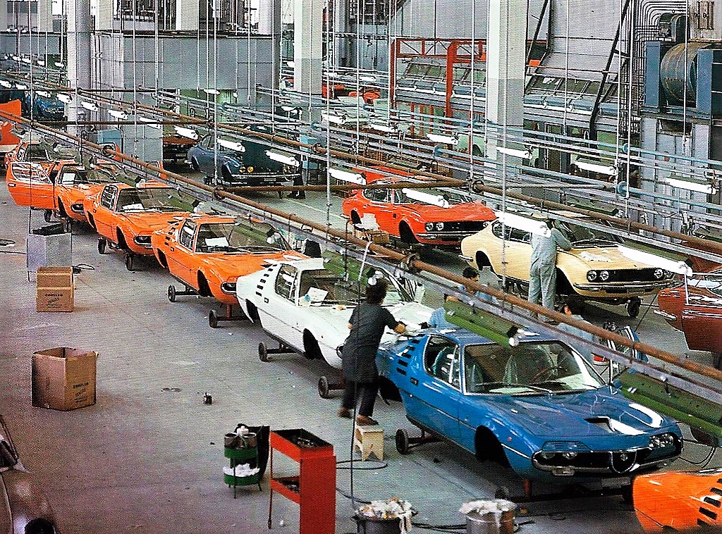 Alfa-Romeo-1973-Alfa-Romeo-Montreal-assembly-line edit.jpg  by Villain
