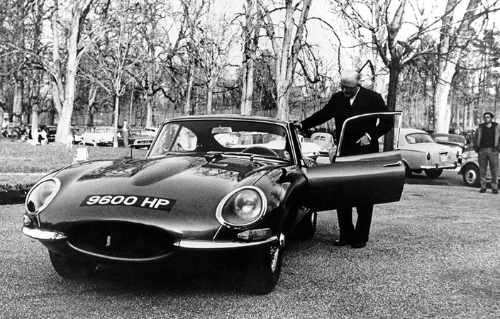 JAG jaguar-classic-e-type-60-120820-1961-geneva-9600hp-william-lyons-03-copyright-jdht.jpg  by Villain