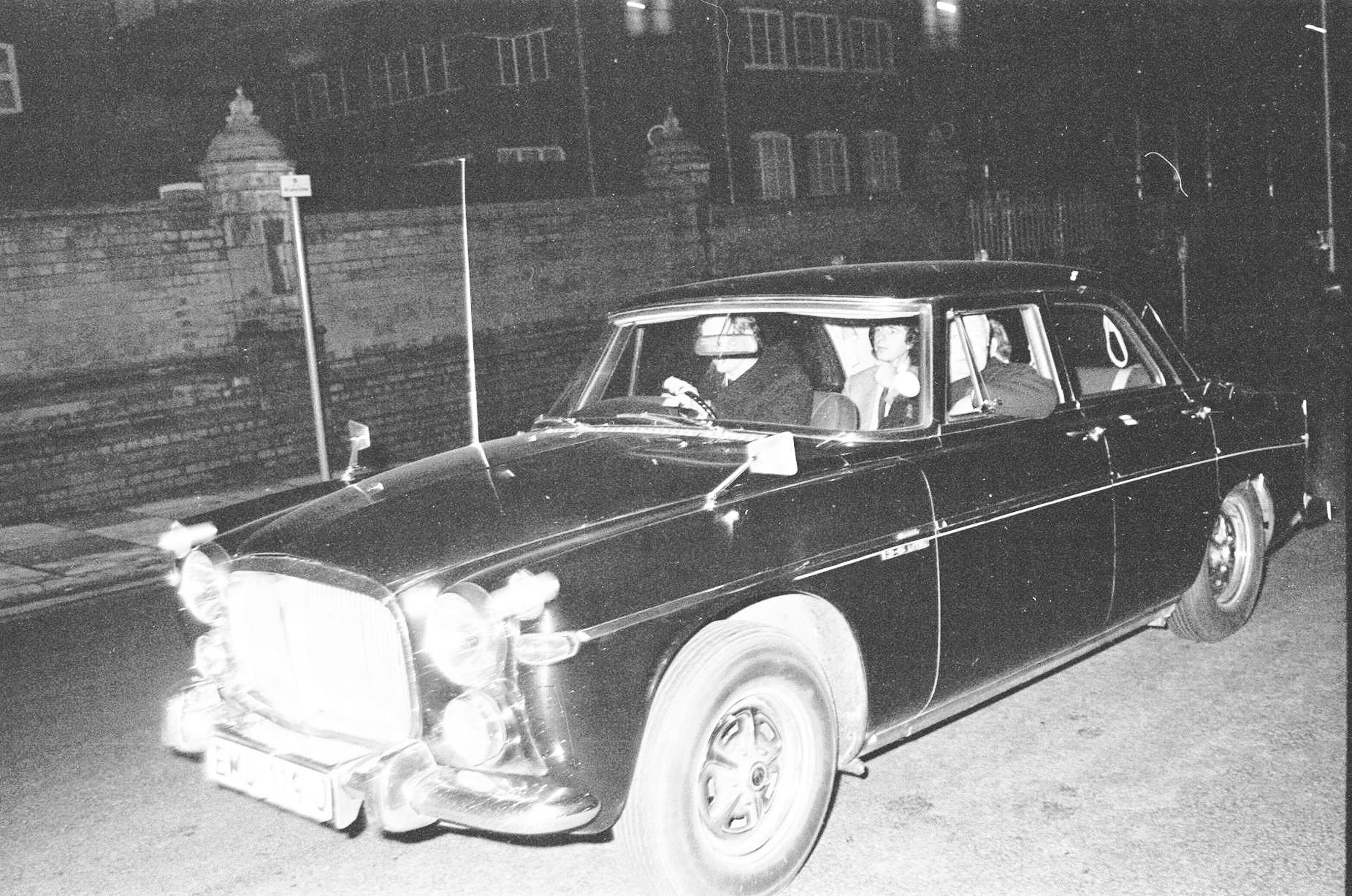 ROVER P5B DS BHAM PUBS Edward-Heath-visits-the-site-and-victims-of-the-Birmingham-pub-bombings-14.jpg  by Villain