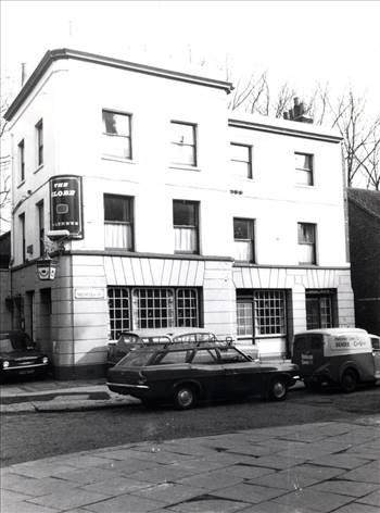 LONDON milmans-street-east-side-the-globe-public-house-1970-ks-1968.jpg - 
