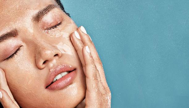 Acne and enlarged pores are common skin concerns for those with oily skin. This is natural, but we can control and improve our skin because we have an efficient oily skin skincare routine in our hands.