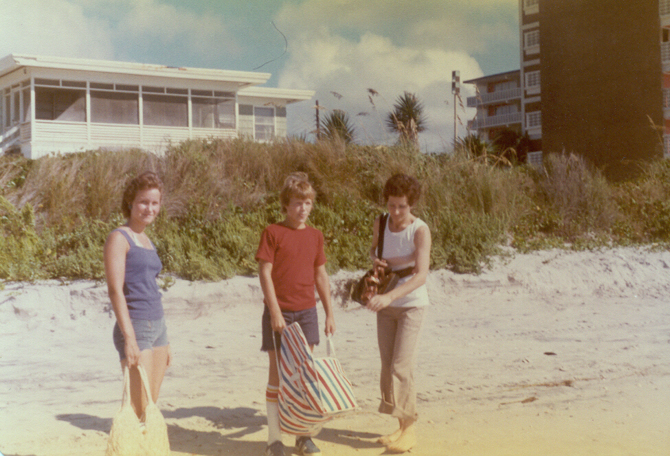 Linda&Tom&Mom Myrtle beach Aug 76.jpg  by tim15856