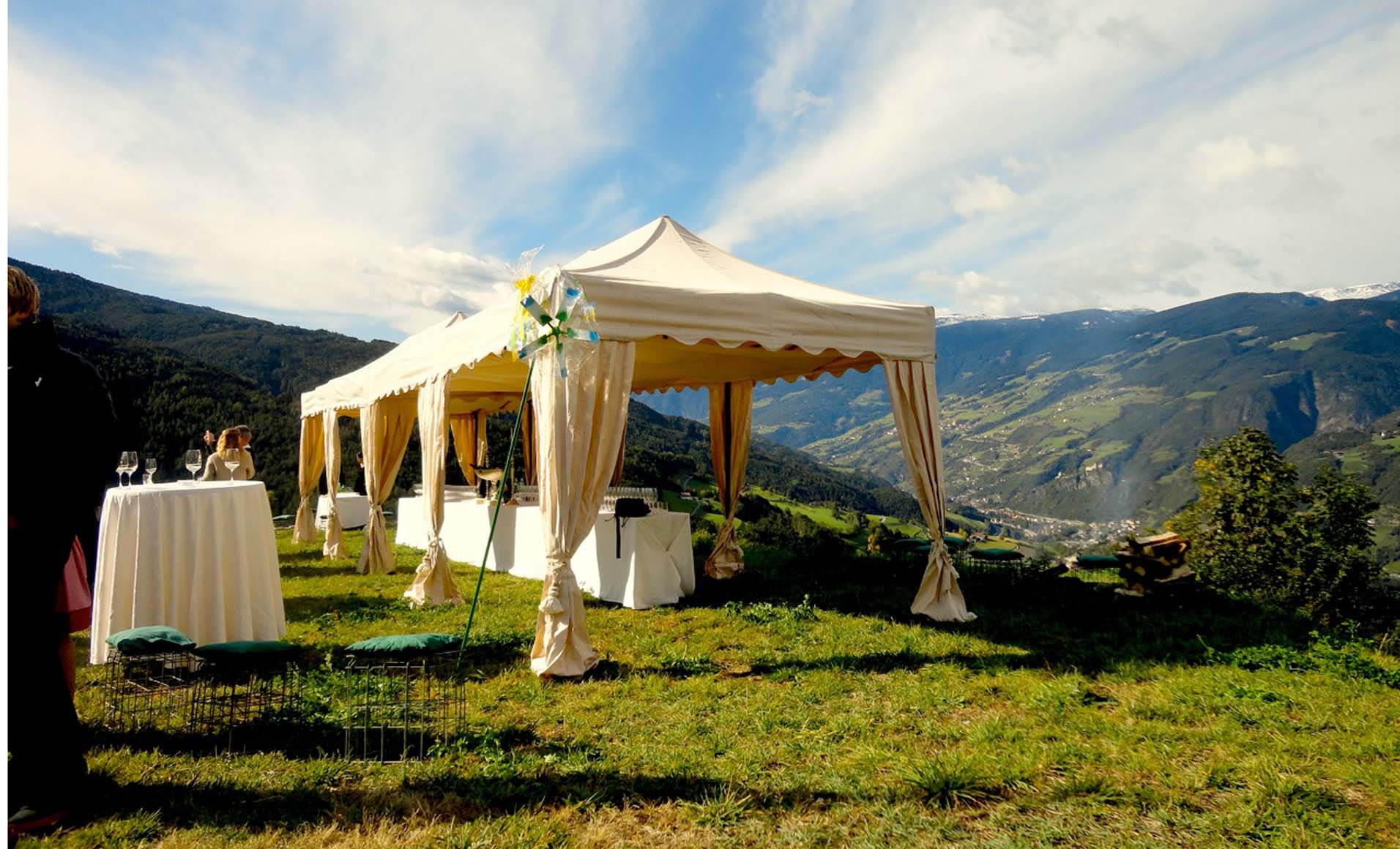 Marriage in South Tyrol Find the perfect catering, wedding Banquet and more for your wedding, event and other occasion. Website: https://www.hannahelia.com by hannahelia