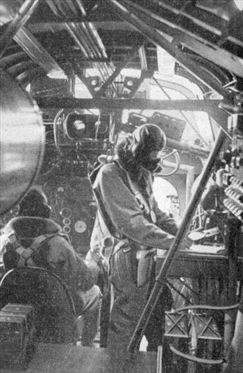 Handley_Page_Harrow_interior_photo_L\u0027Aerophile_May_1938.jpg - 