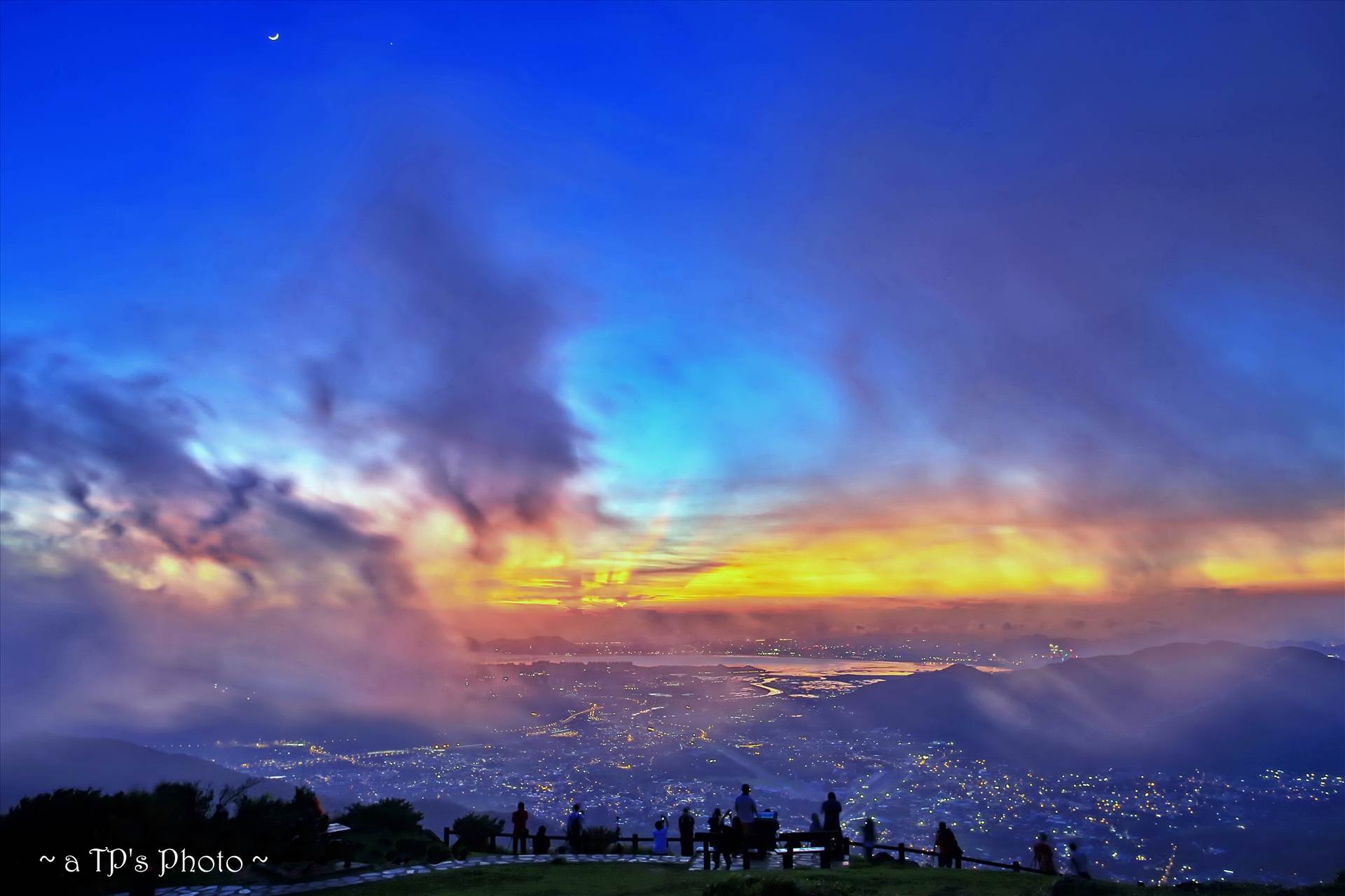 A Burning Sky Photo taken at sunset time on Tai Mo Shan, the tallest hill in Hong Kong. by WPC-274